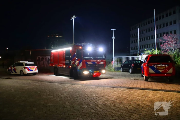 Luchtbehandelingskast bij slooppand vliegt in brand