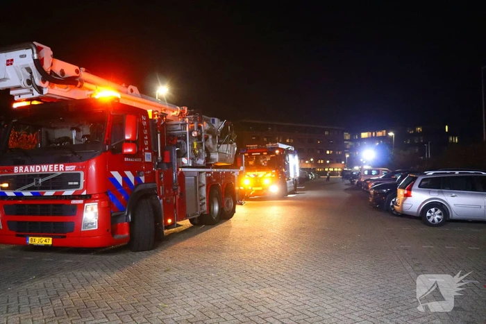 Luchtbehandelingskast bij slooppand vliegt in brand