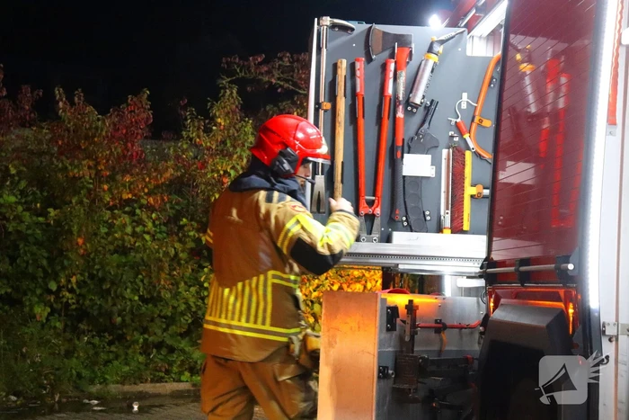 Luchtbehandelingskast bij slooppand vliegt in brand