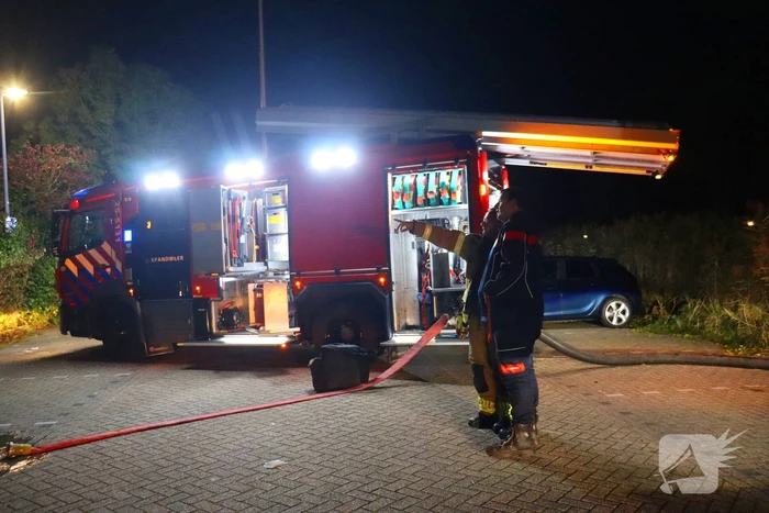 Luchtbehandelingskast bij slooppand vliegt in brand