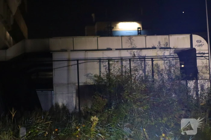 Luchtbehandelingskast bij slooppand vliegt in brand