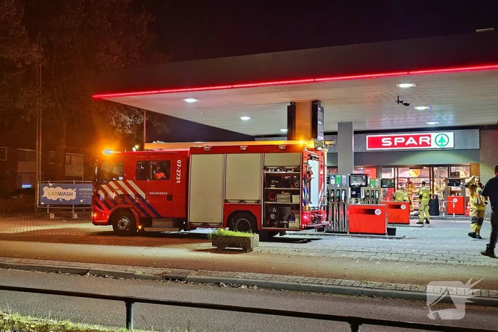 Tankstation ontruimd wegens vreemde lucht