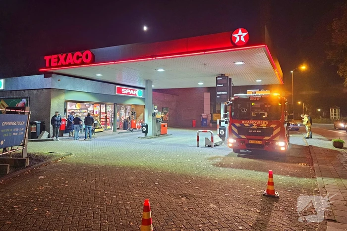 Tankstation ontruimd wegens vreemde lucht