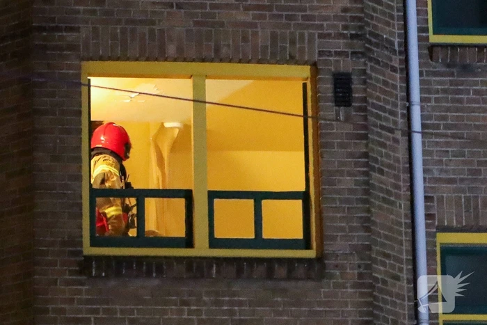 Rook- en waterschade in woning door brand in gordijn