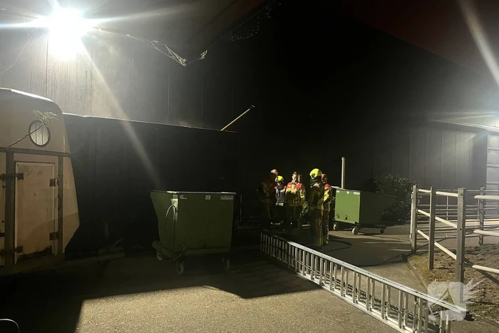 Politie ontdekt brandende container met mest