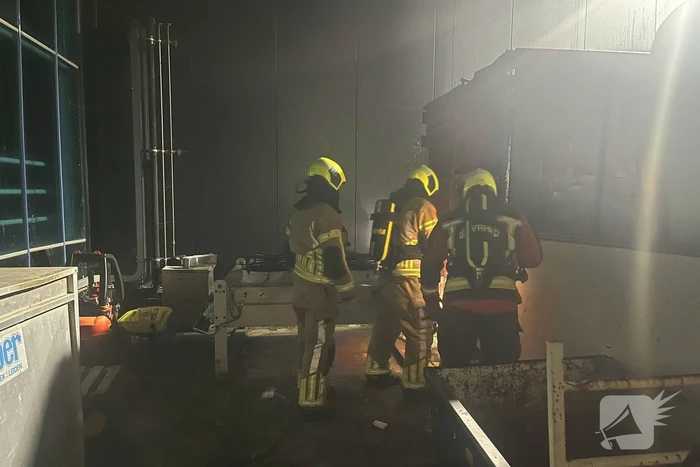 Politie ontdekt brandende container met mest