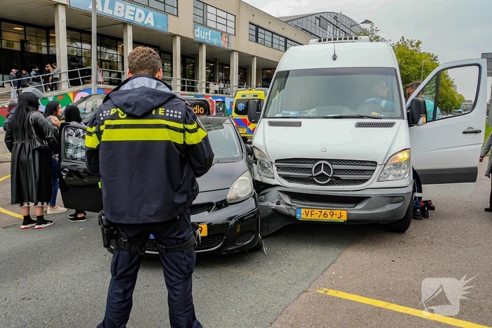 Man naar ziekenhuis na verkeersongeval