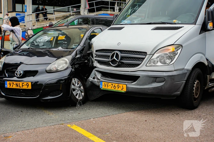Man naar ziekenhuis na verkeersongeval