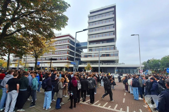 Magnetron in brand zorgt voor ontruiming van duizenden scholieren