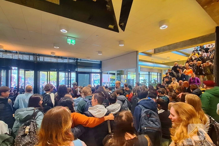 Magnetron in brand zorgt voor ontruiming van duizenden scholieren