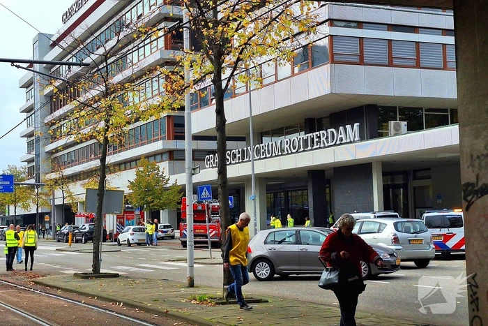 Magnetron in brand zorgt voor ontruiming van duizenden scholieren