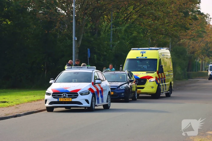 Fietser geschept door personenauto