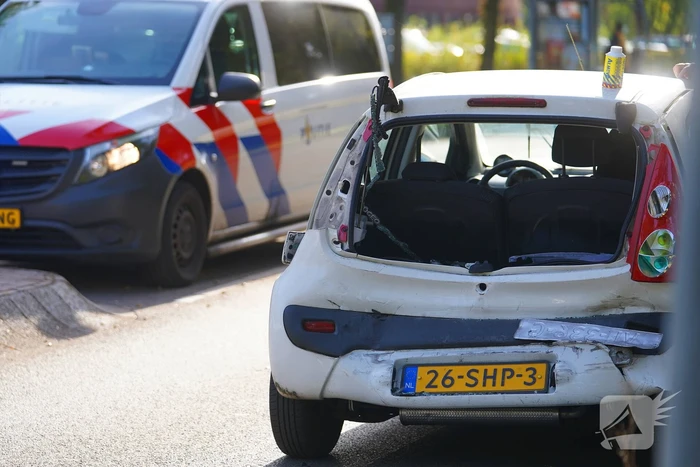 Drie auto's beschadigd bij kop-staartbotsing in Assen