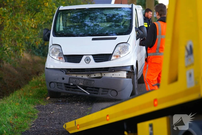 Uitwijkmanoeuvre voor trekker zorgt voor kop-staartbotsing in Ubbena