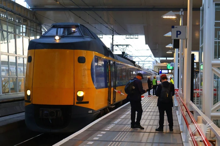 Perrons ontruimd tijdens onderzoek bij trein