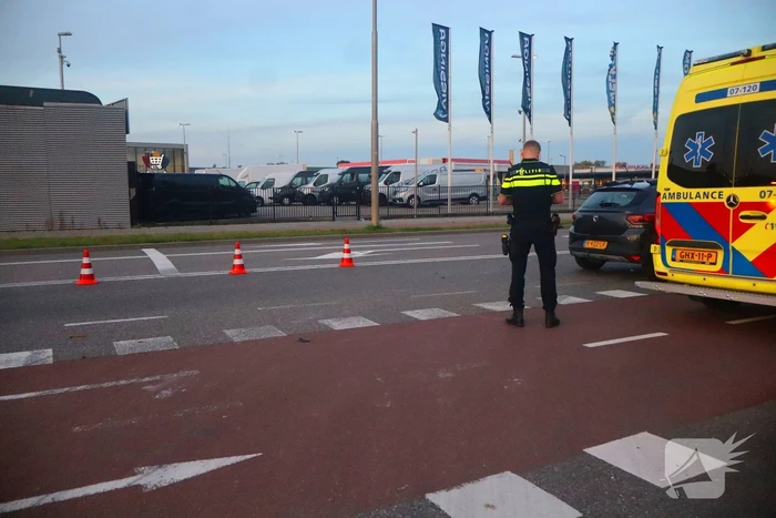 Brommerrijder geschept door afslaande automobilist