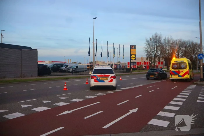 Brommerrijder geschept door afslaande automobilist