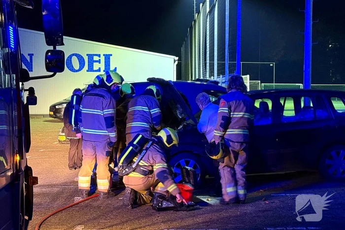 Brandweer grijpt in bij beginnende autobrand