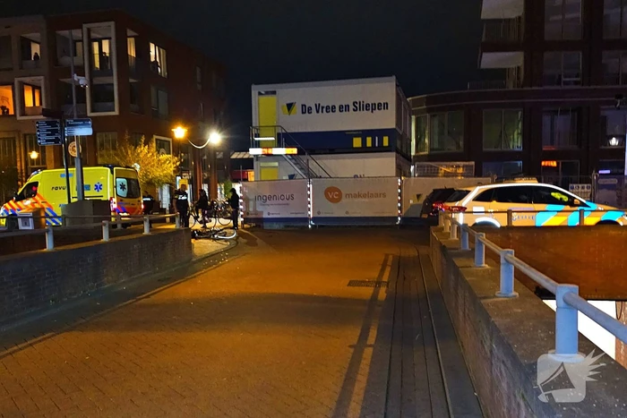 Fietser en automobilist in botsing