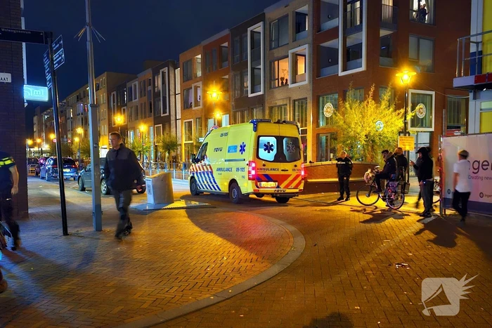 Fietser en automobilist in botsing