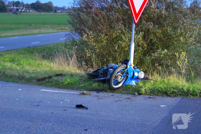 Veel schade bij aanrijding met brommer