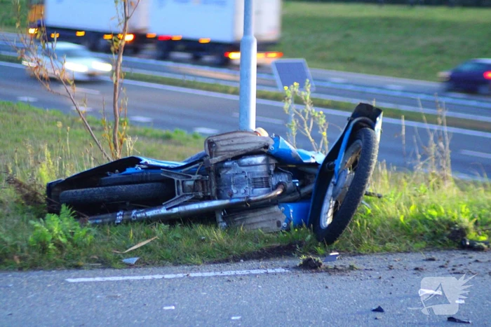 Veel schade bij aanrijding met brommer