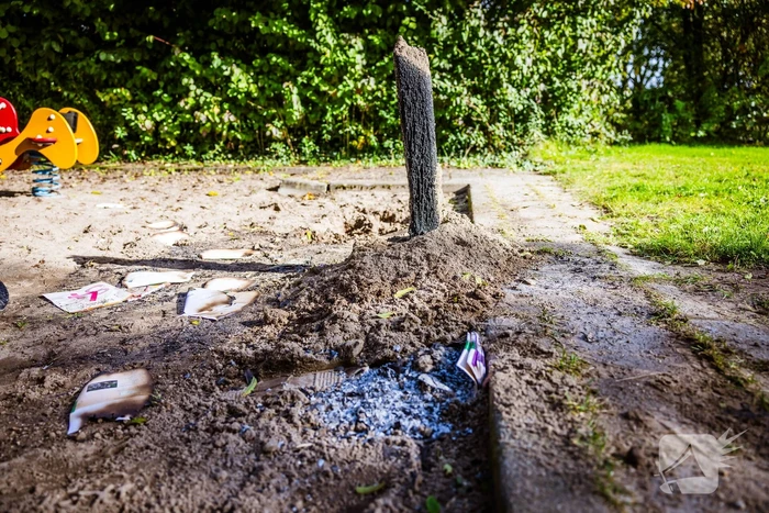 Schoolmateriaal in brand gestoken bij speeltoestel