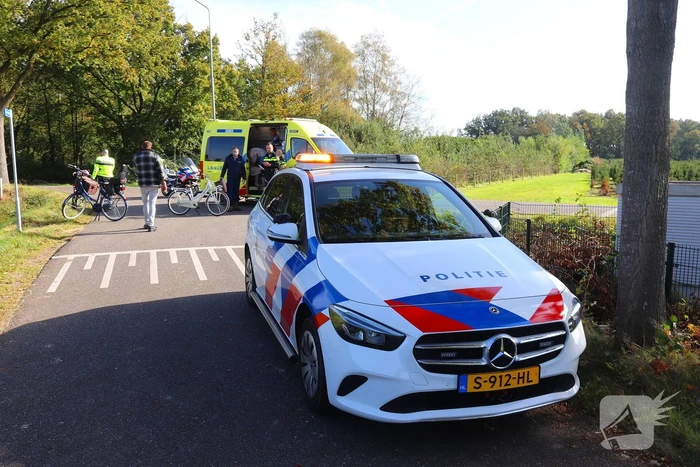 Twee fietsers klappen op elkaar