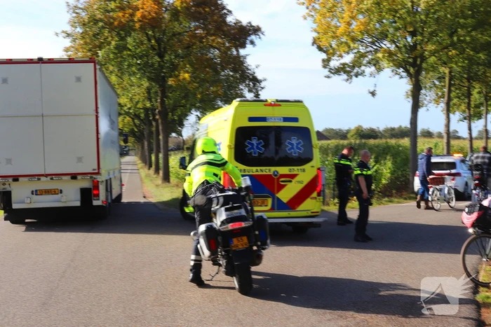 Twee fietsers klappen op elkaar