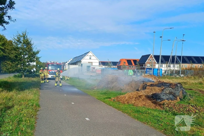 Fikse rookontwikkeling bij brand in maaiafval