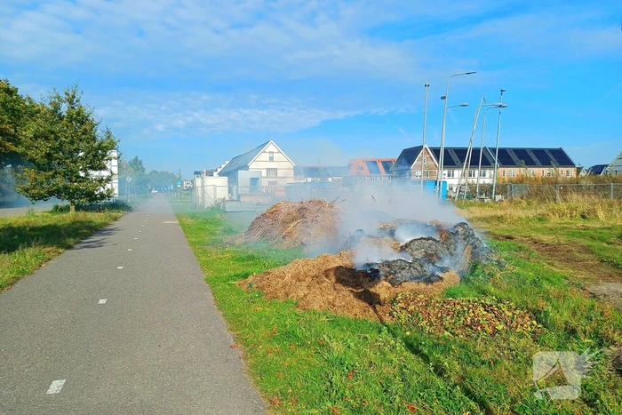 Fikse rookontwikkeling bij brand in maaiafval