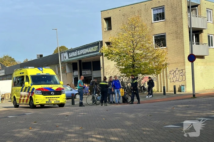 Twee fietser door onbekende oorzaak met elkaar in botsing