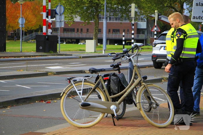 Twee fietsers met elkaar in botsing