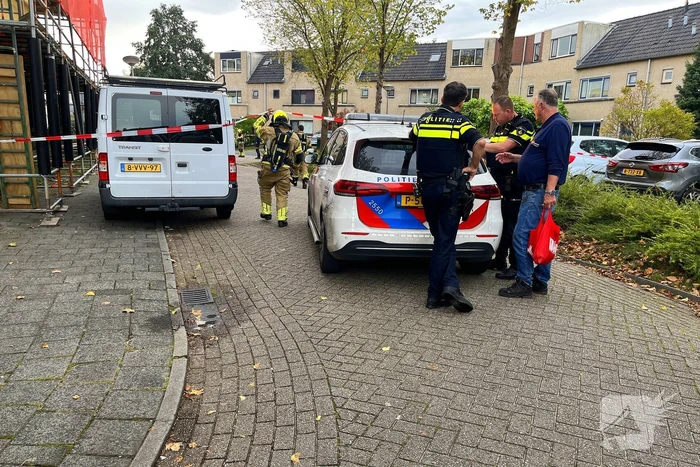 Brandweer blust brandende bank