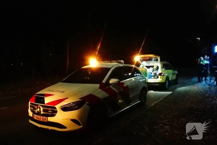 Wielrenner en auto komen met elkaar in botsing