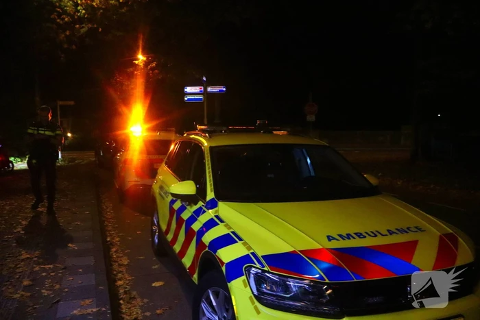 Wielrenner en auto komen met elkaar in botsing