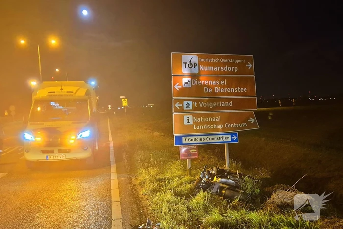 Motorrijder ten val na inhaalmanoeuvre