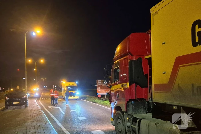 Motorrijder ten val na inhaalmanoeuvre