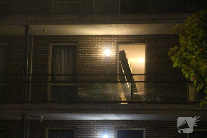 Flat ontruimd na explosie in appartement