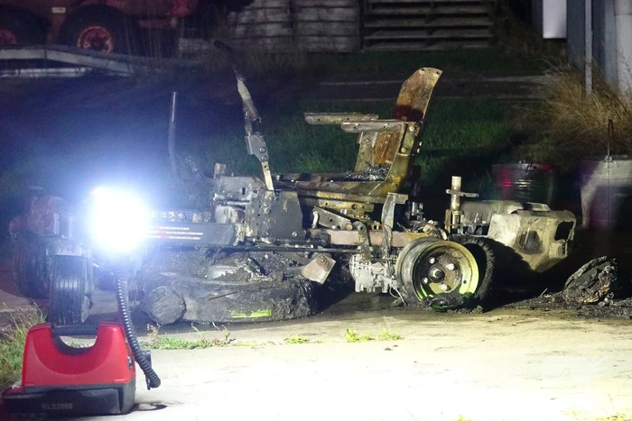 Zitmaaier veroorzaakt brand in loods