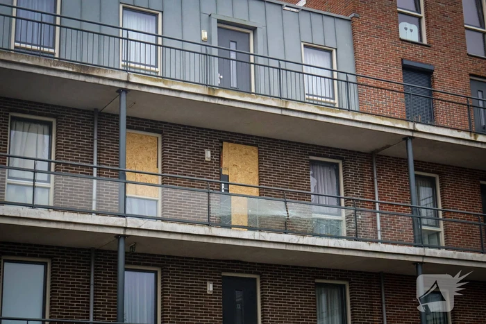 Schade van nachtelijke explosie goed te zien