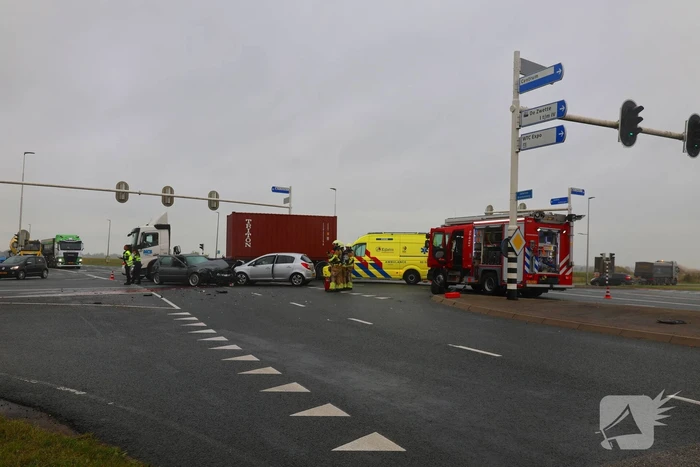 Meerdere voertuigen betrokken bij aanrijding