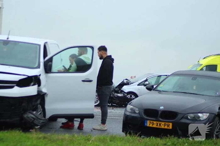 Meerdere voertuigen betrokken bij aanrijding