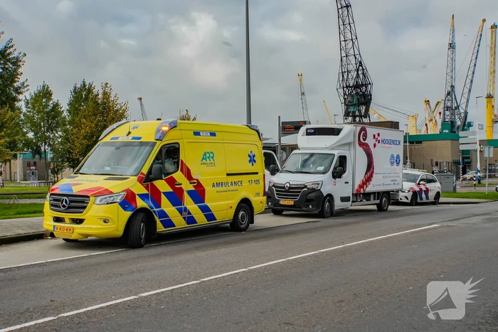 Scooterrijder gewond na ongeval met bakwagen