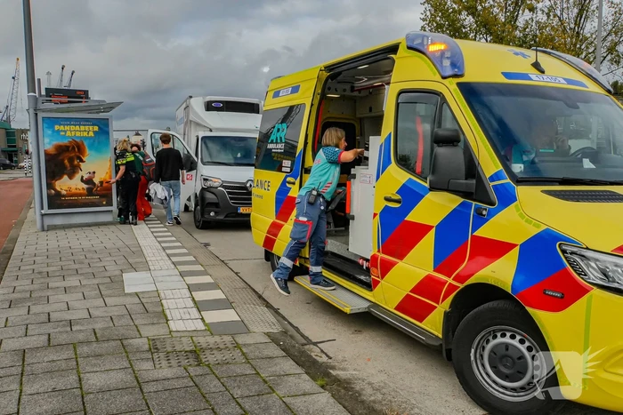 Scooterrijder gewond na ongeval met bakwagen