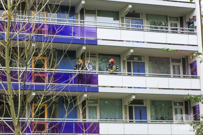 Brand in flatwoning snel onder controle
