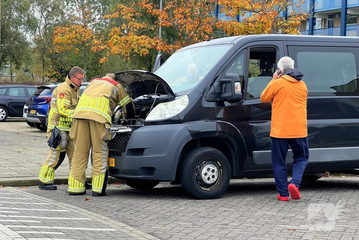 Brand in bestelbus snel onder controle door alertheid bestuurder