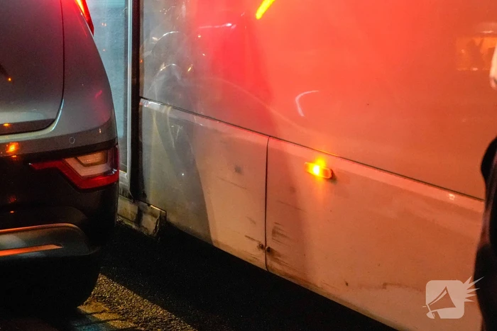 Schade bij ongeval tussen lijnbus en personenauto