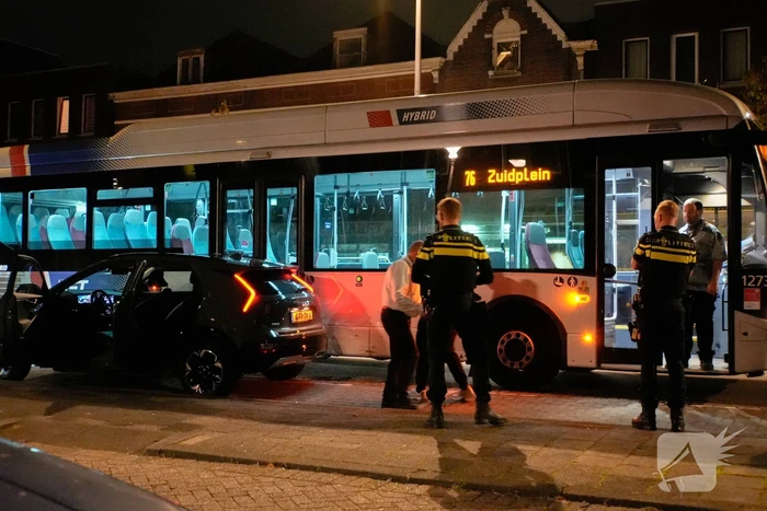 Schade bij ongeval tussen lijnbus en personenauto