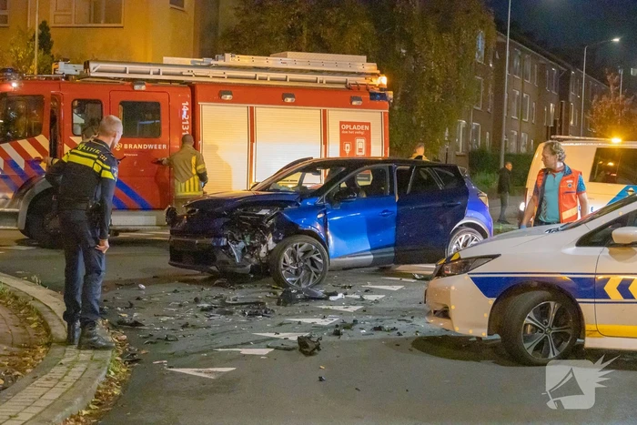 Enorme ravage bij ongeval op kruising